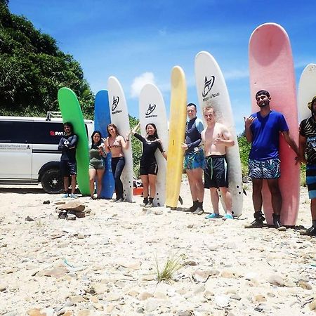 Tropical Surf House Okinawa Hotel Onna Eksteriør billede