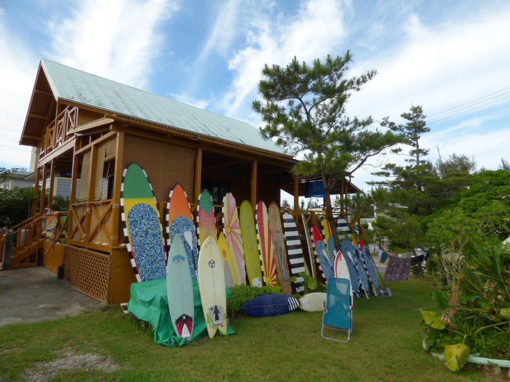 Tropical Surf House Okinawa Hotel Onna Eksteriør billede