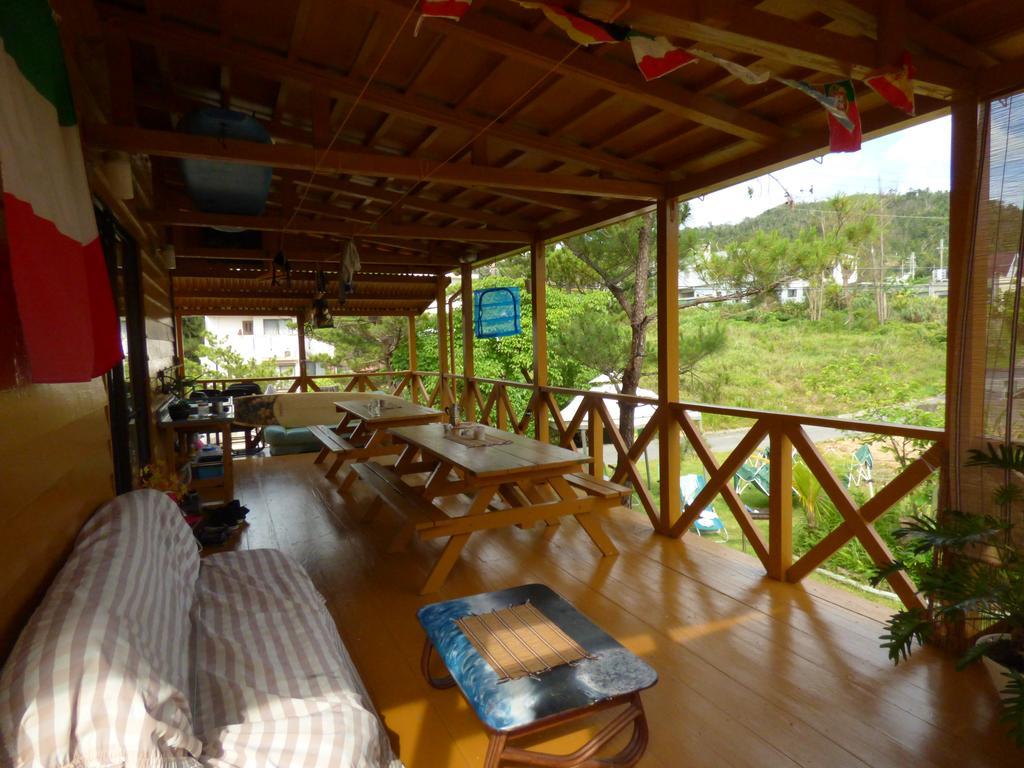 Tropical Surf House Okinawa Hotel Onna Eksteriør billede