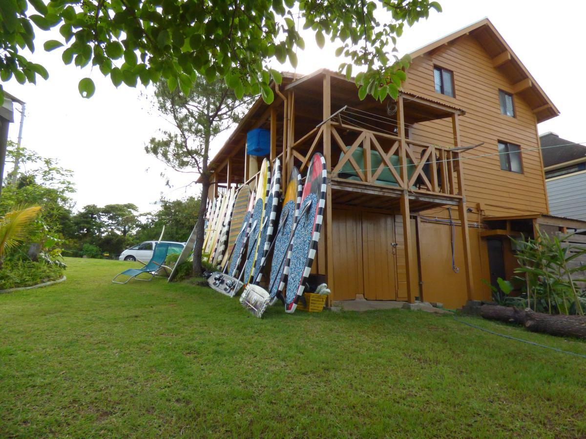 Tropical Surf House Okinawa Hotel Onna Eksteriør billede